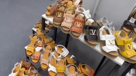 2023 nuovi sandali stile Lady Shoes Silppers Sandali causali alla moda